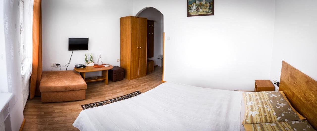 Penzion Marco Polo Vrútky エクステリア 写真