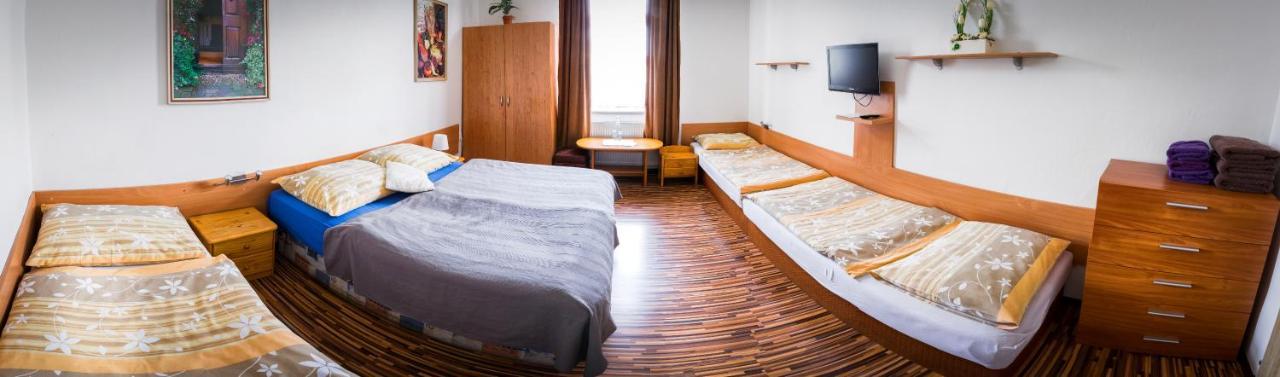 Penzion Marco Polo Vrútky エクステリア 写真