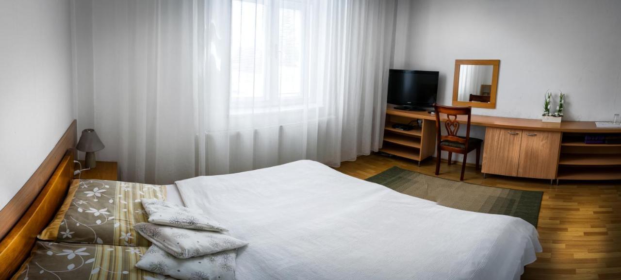 Penzion Marco Polo Vrútky エクステリア 写真